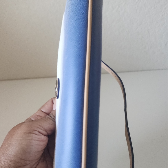 Coach new blue and white ombre wristlet - Picture 4 of 12